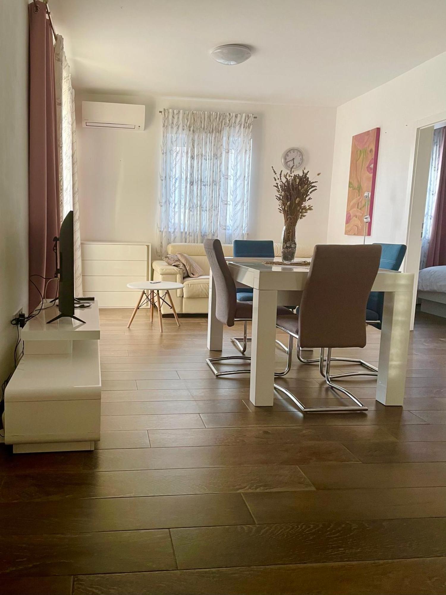 Apartament Blueberry Bol Zewnętrze zdjęcie